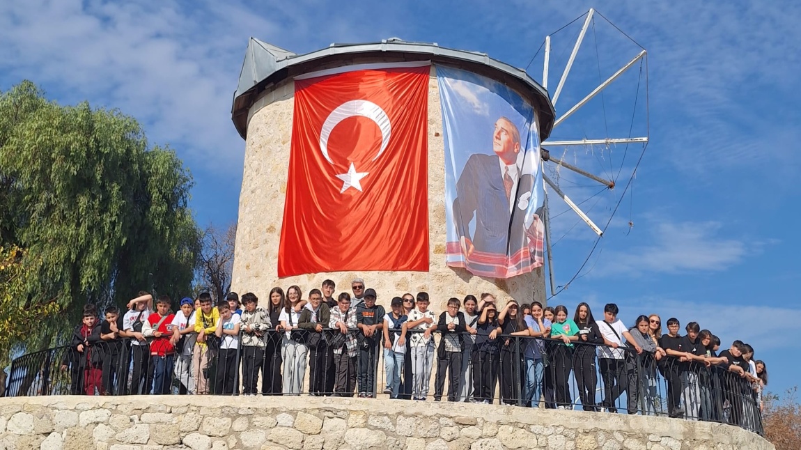 Öğrencilerimize Ege Gezisi Düzenledik...